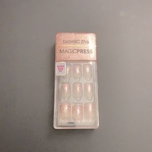 Dashing Diva • Press On Nails